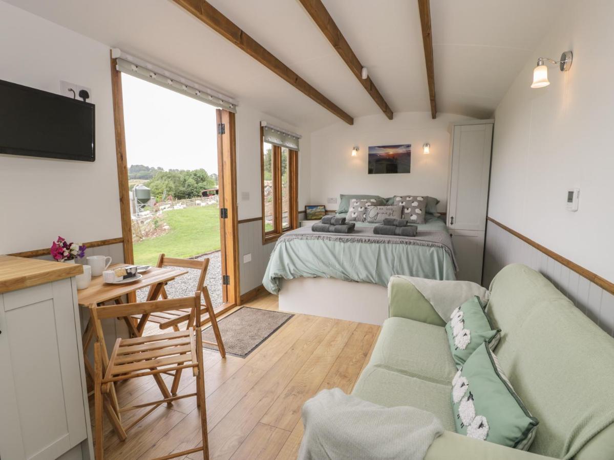 Tan Y Castell Shepherds Hut Llangollen Exterior photo