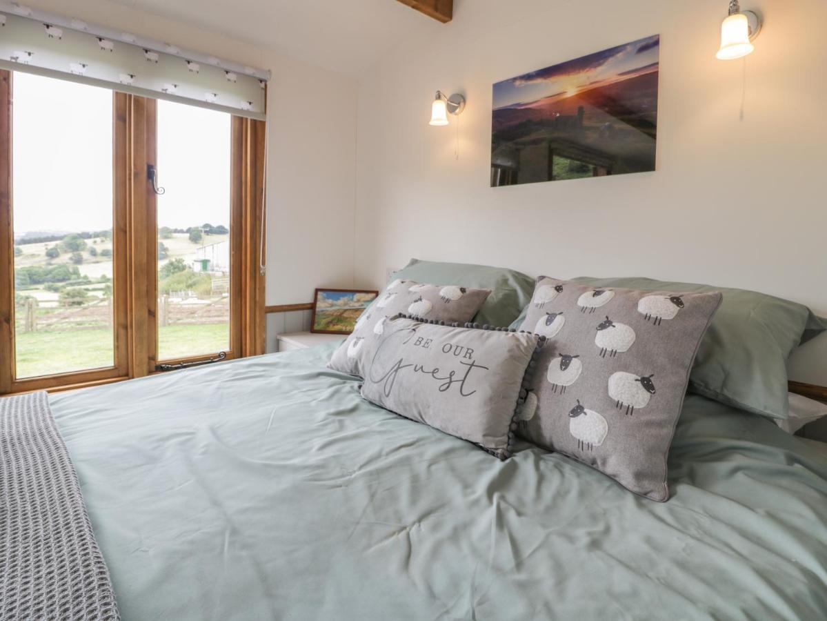Tan Y Castell Shepherds Hut Llangollen Exterior photo