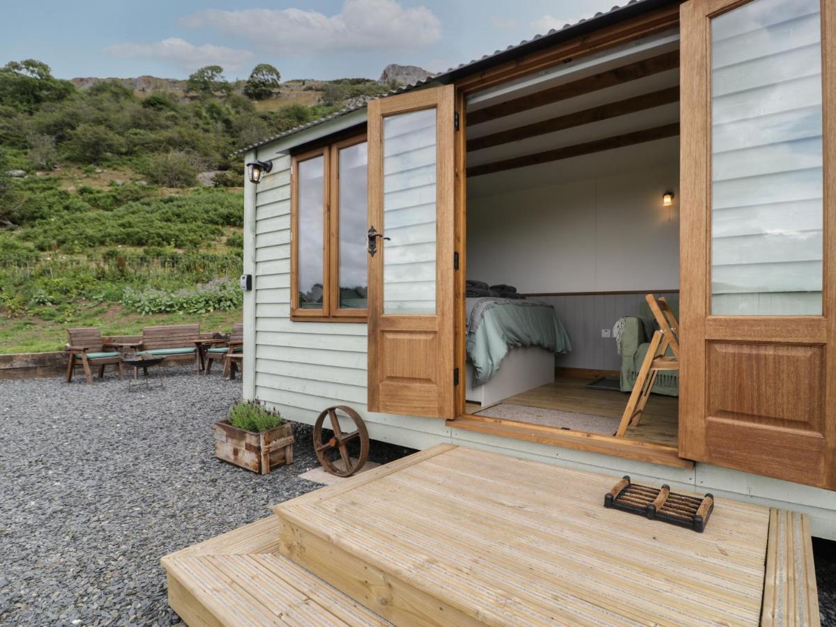 Tan Y Castell Shepherds Hut Llangollen Exterior photo